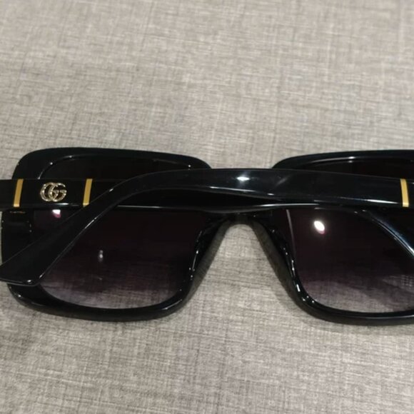 Gucci Oversized Square Black Sunglasses - Picture 2 of 7